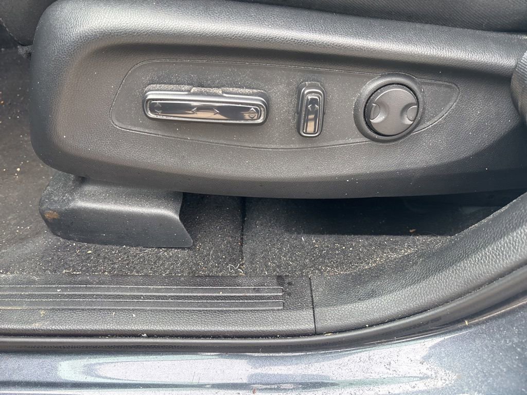 Used 2025 Honda CR-V EX image 11