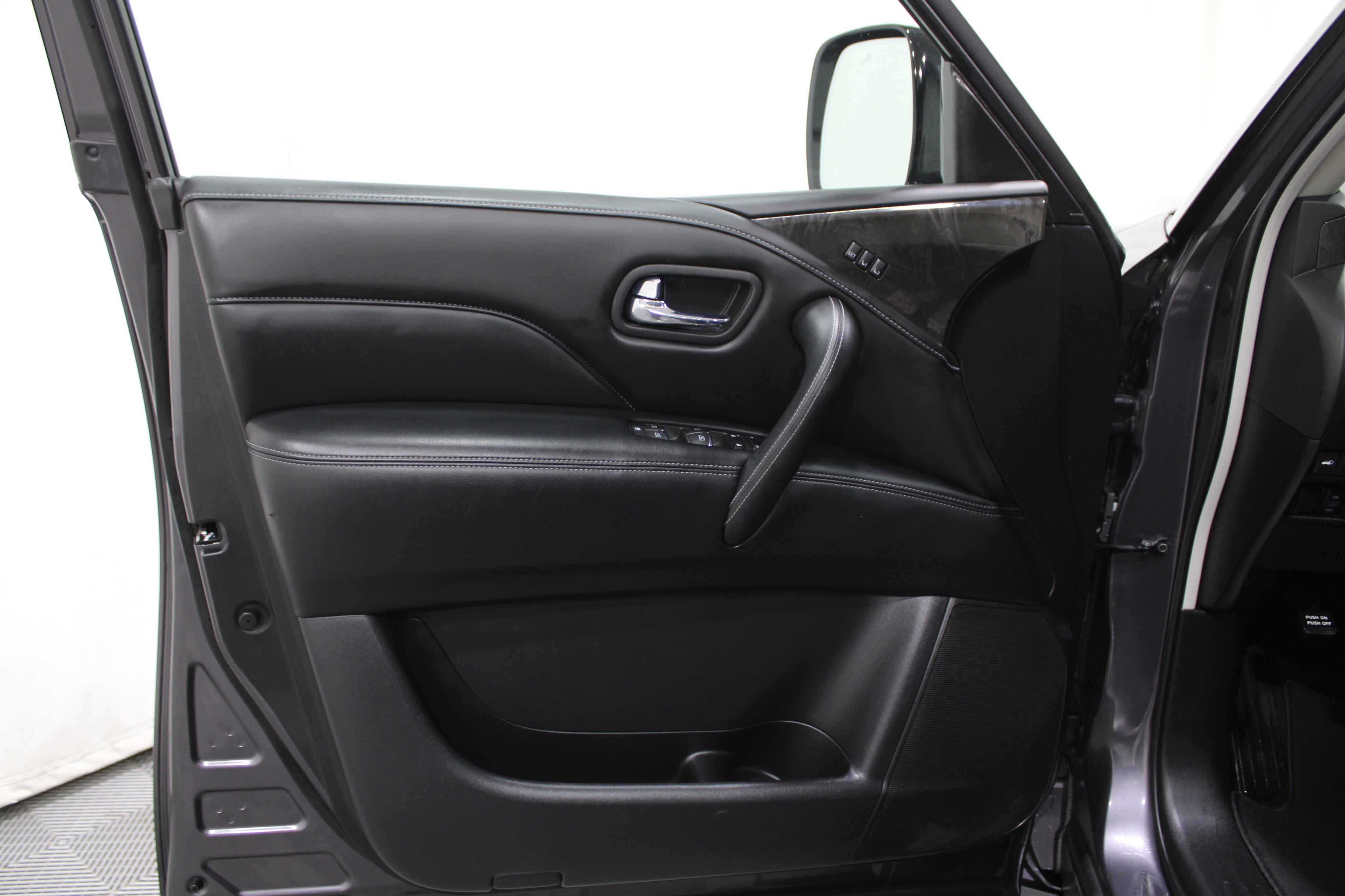 Used 2024 INFINITI QX80 Luxe image 6