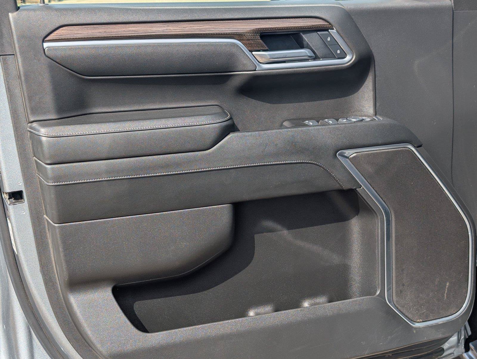 Used 2025 Chevrolet Silverado 1500 LT AWD/4WD image 13