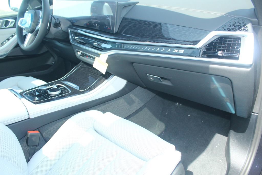 New 2026 BMW X5 xDrive50e w/ M Sport Package image 23