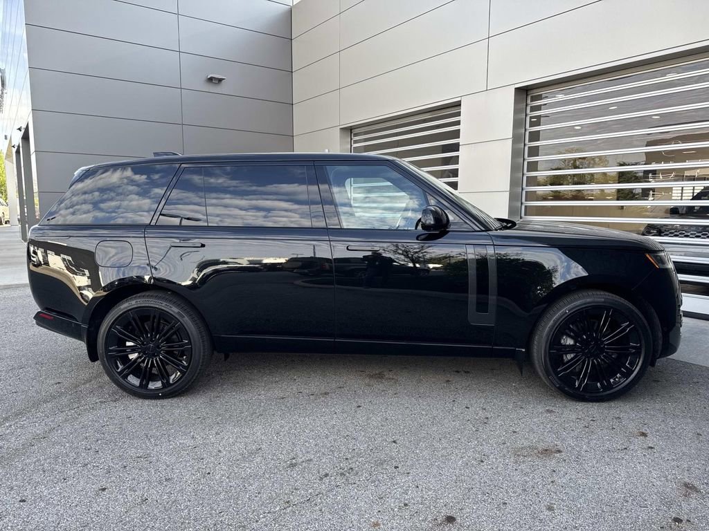 New 2026 Land Rover Range Rover Long Wheelbase SE AWD/4WD image 9