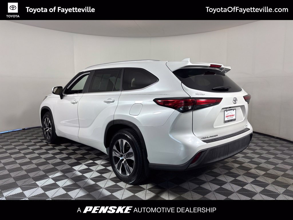 Used 2023 Toyota Highlander XLE FWD image 18