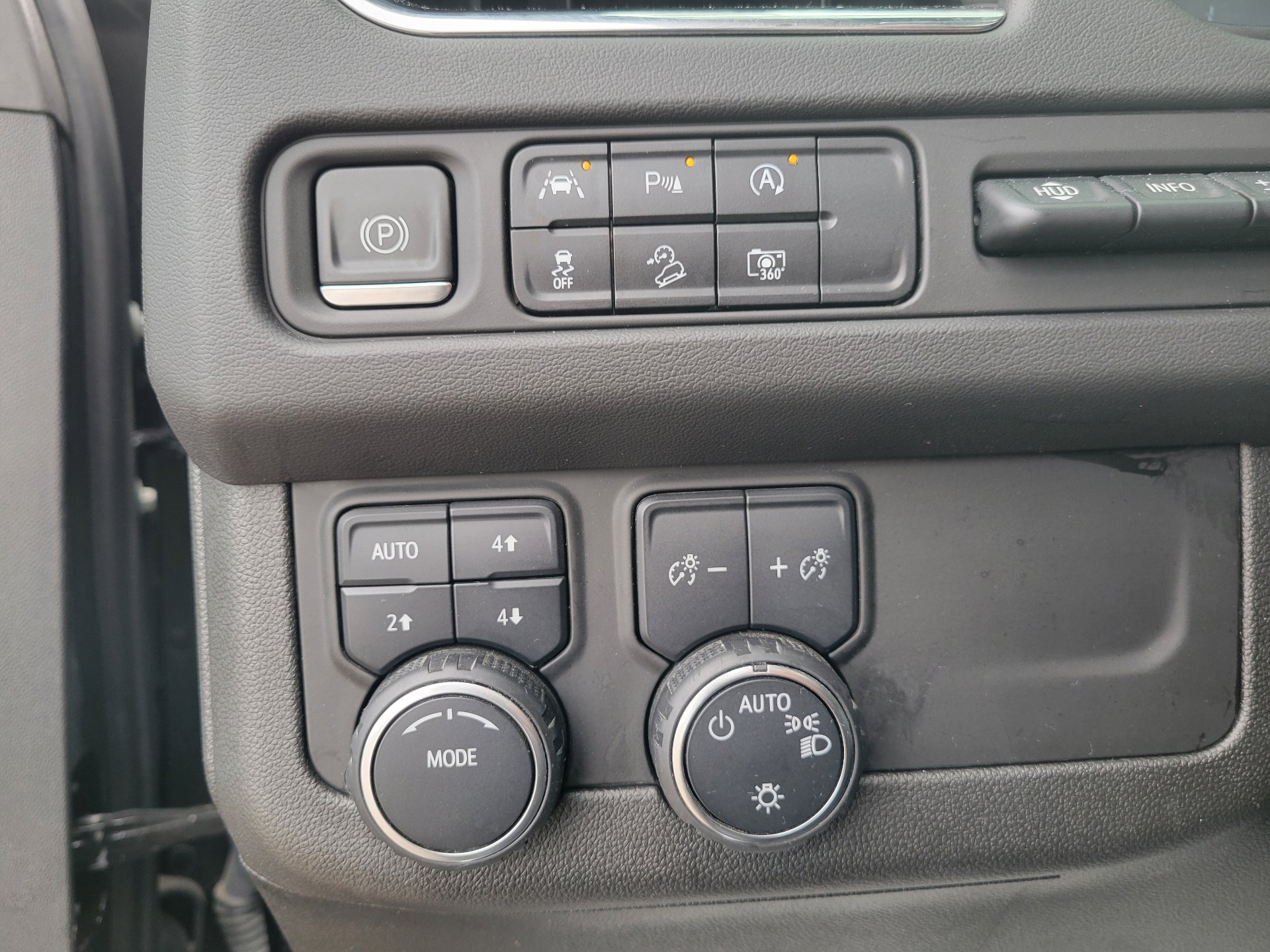 Used 2023 Chevrolet Suburban High Country image 21