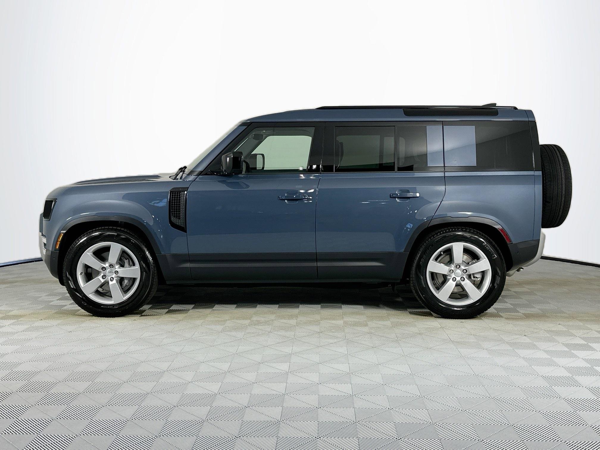 Used 2025 Land Rover Defender 110 S image 8