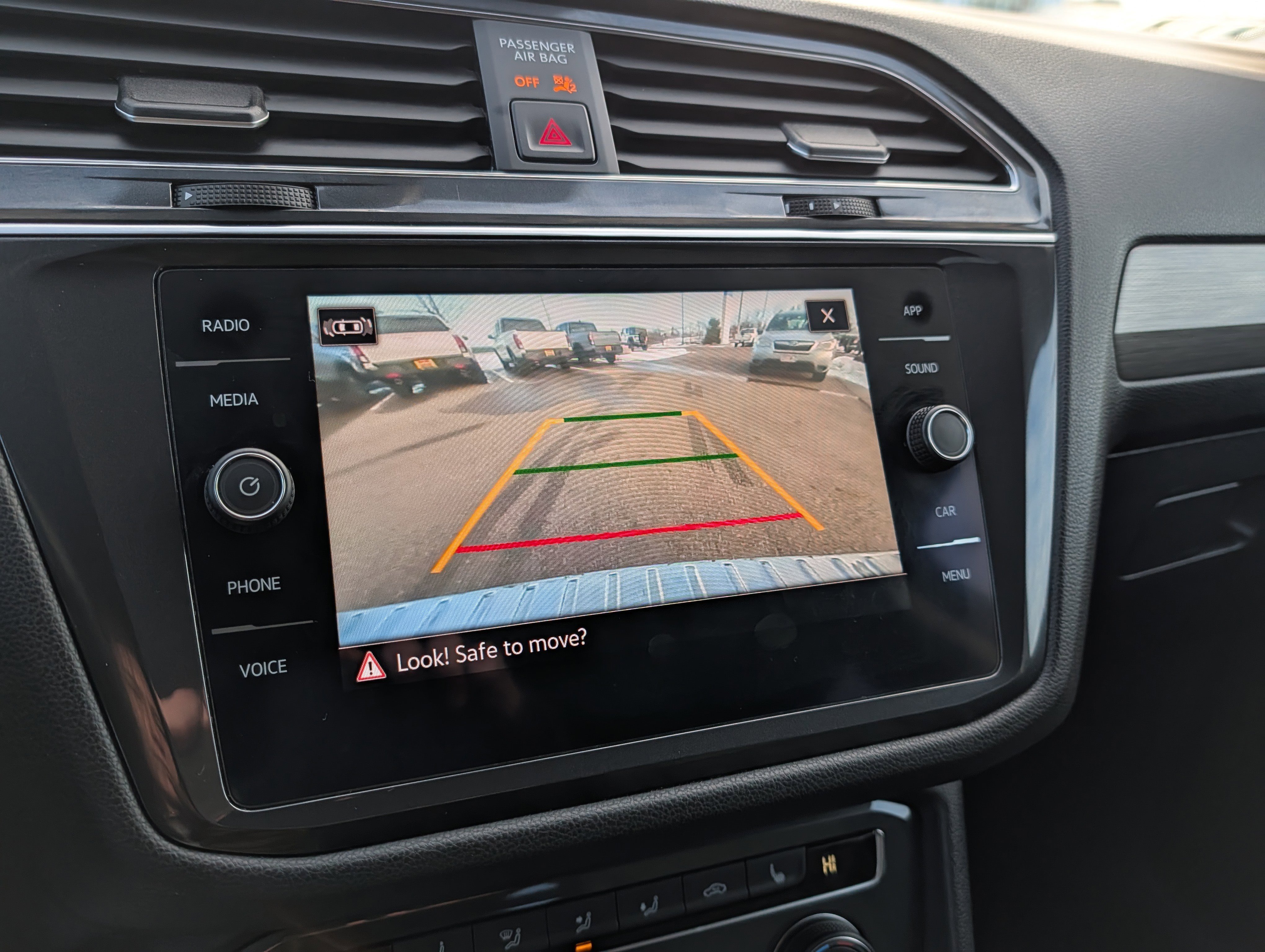 Used 2021 Volkswagen Tiguan SE image 30