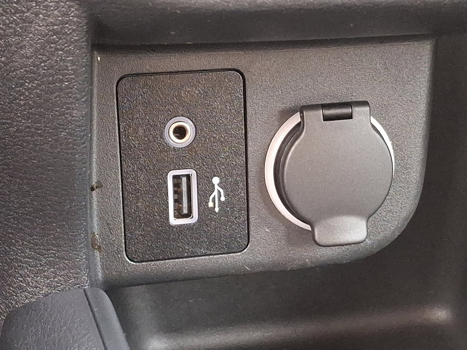 Used 2024 Nissan Kicks S image 24