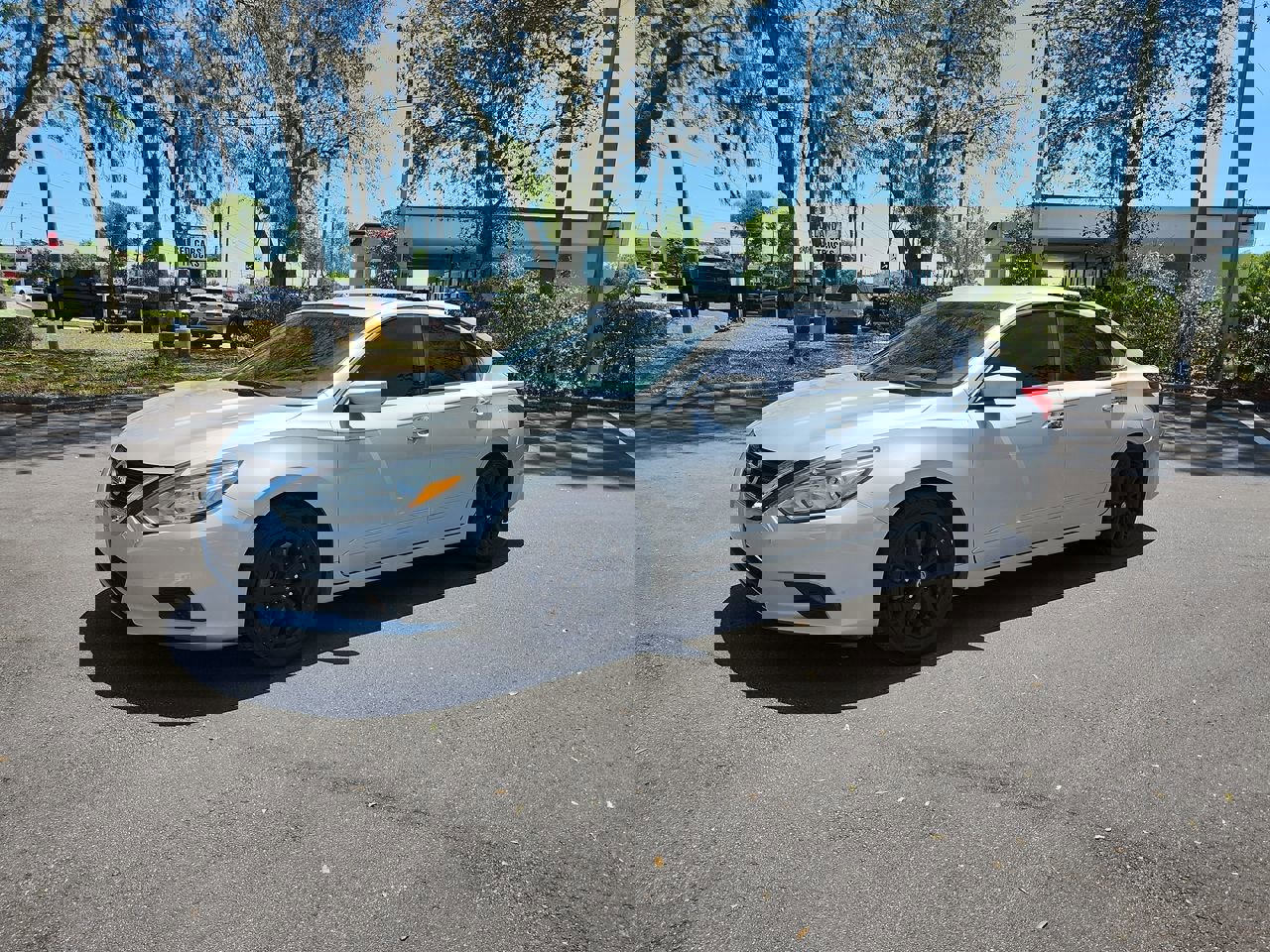 Used 2016 Nissan Altima 2.5 SV image 1
