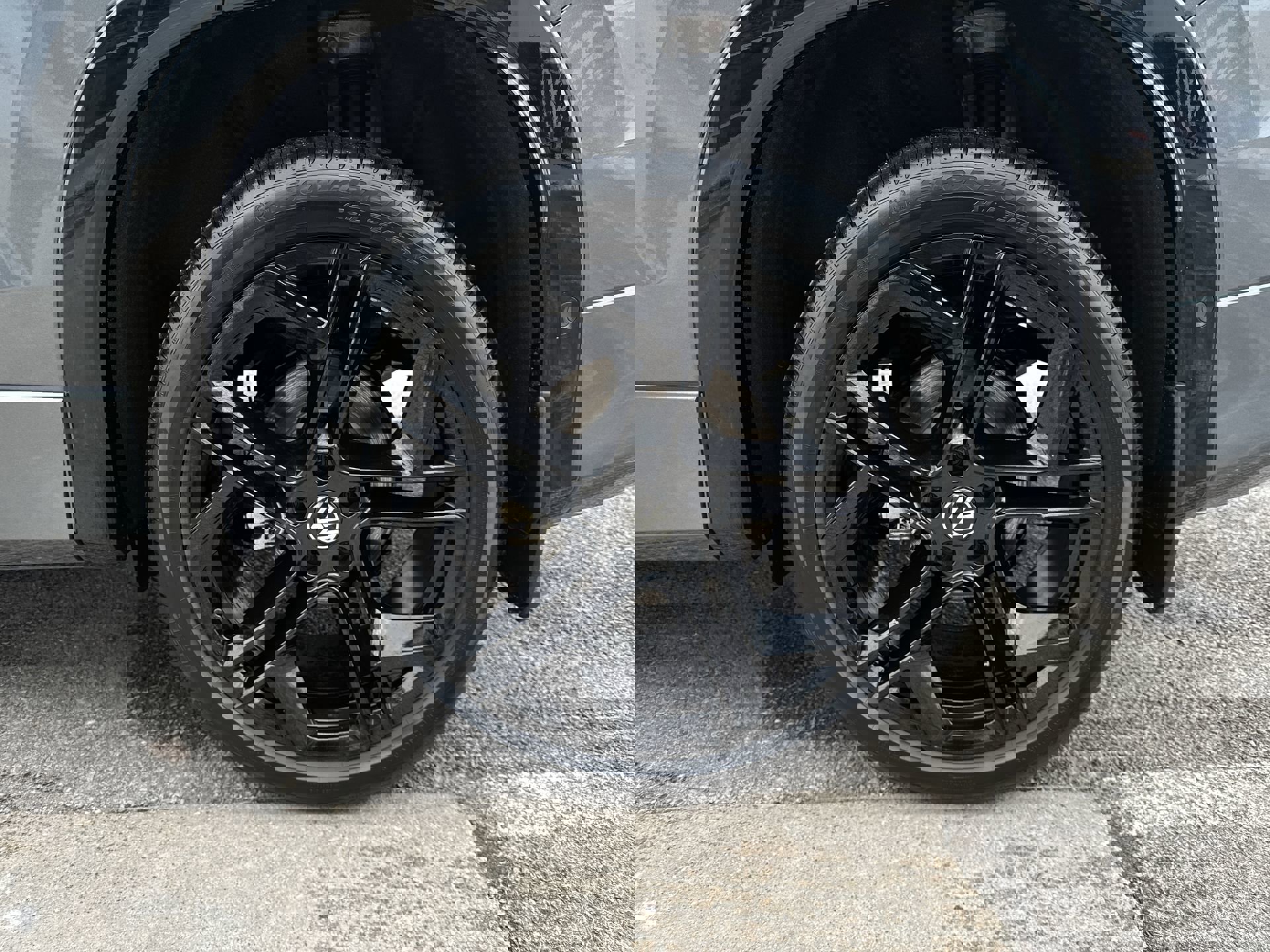 New 2026 Volkswagen Tiguan SE R-Line image 33