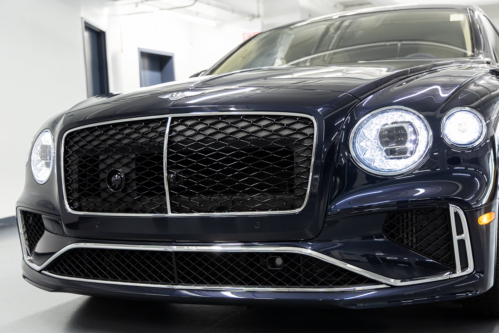 New 2026 Bentley Flying Spur Plug-In Hybrid AWD/4WD image 12
