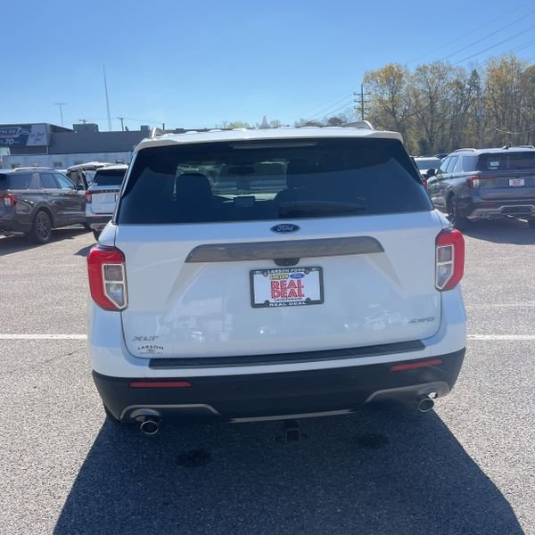 Used 2022 Ford Explorer XLT w/ Equipment Group 202A AWD/4WD image 2