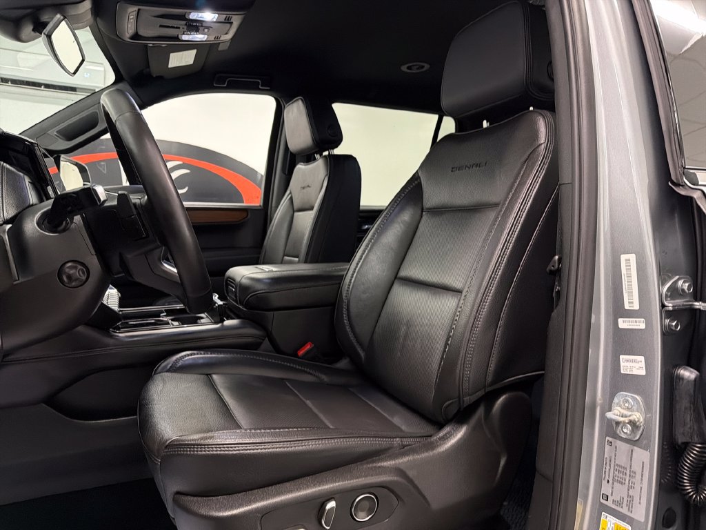 Used 2025 GMC Yukon Denali RWD image 15