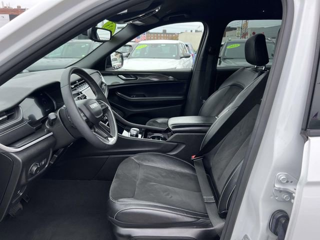 Used 2023 Jeep Grand Cherokee Altitude AWD/4WD image 15