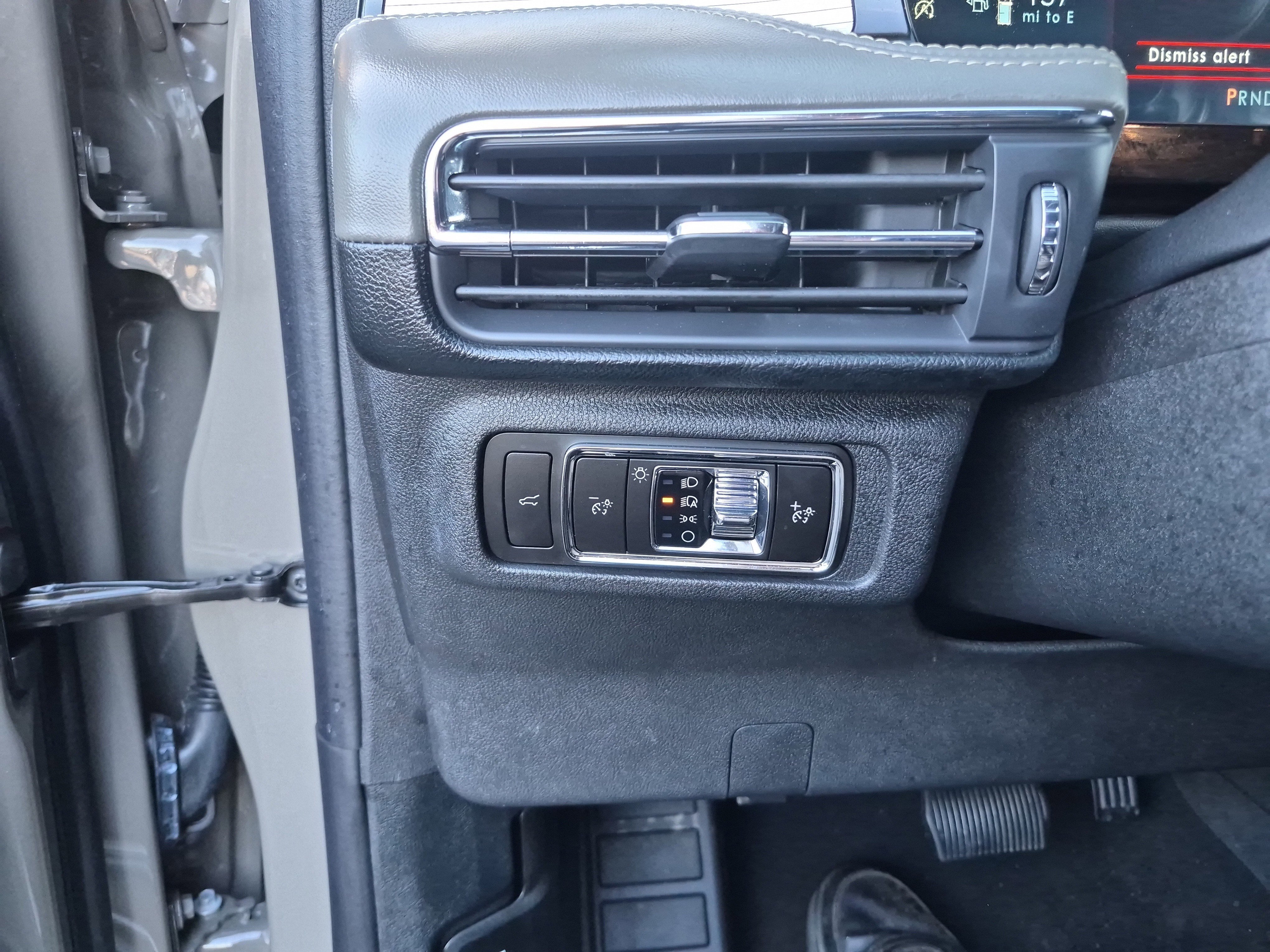 Used 2025 Lincoln Corsair Reserve w/ Towing Package image 22