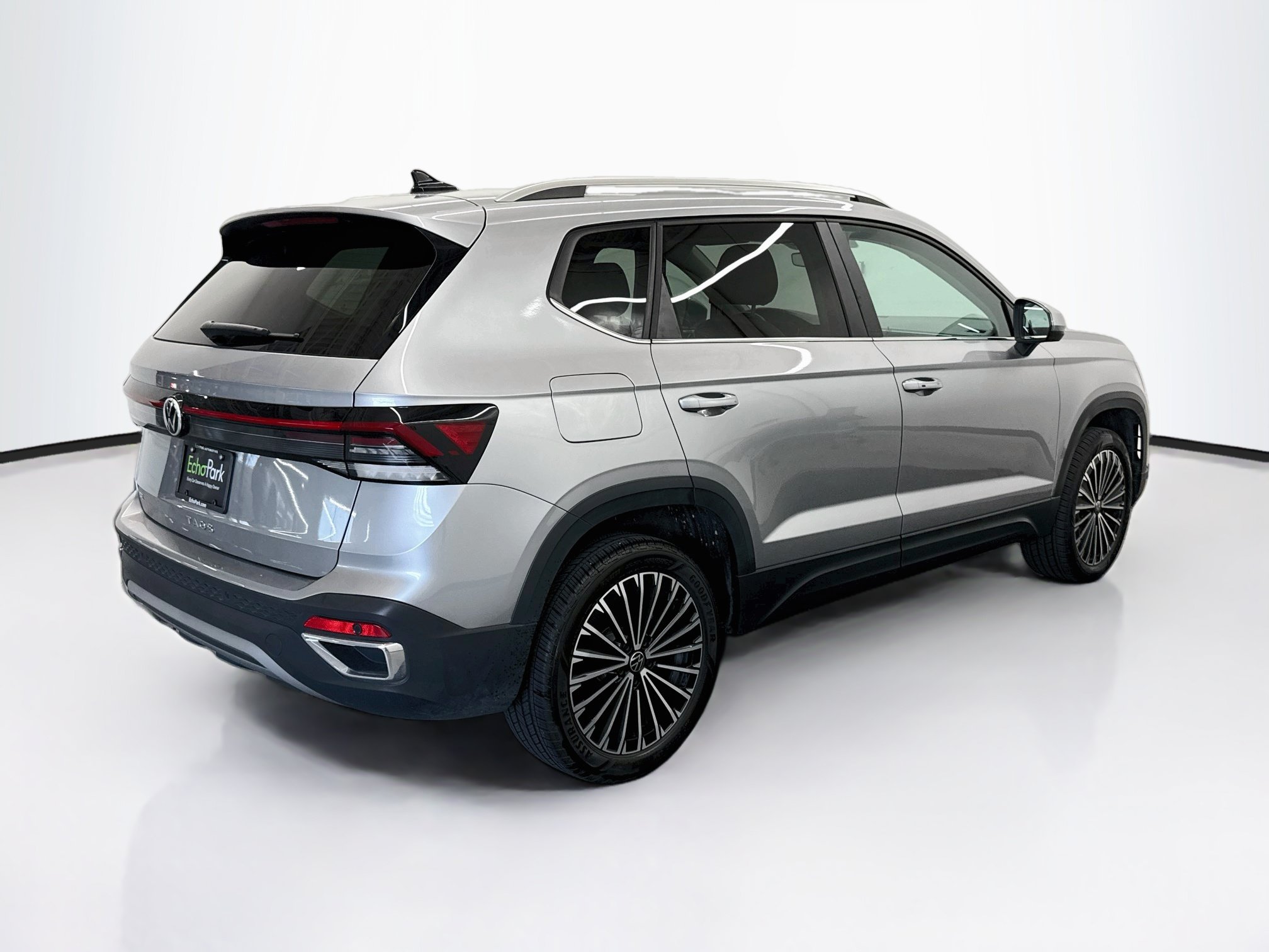Used 2026 Volkswagen Taos SE FWD image 9