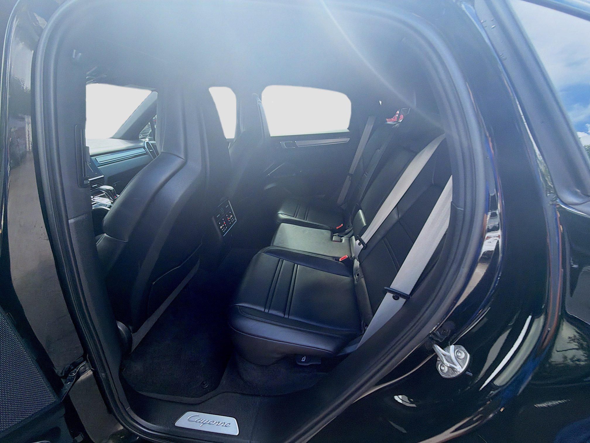 Used 2023 Porsche Cayenne Platinum Edition image 21