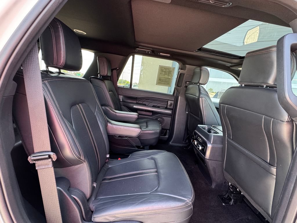 Used 2023 Ford Expedition Platinum AWD/4WD image 34