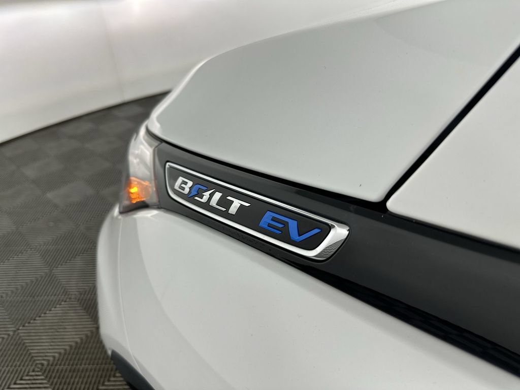 Used 2020 Chevrolet Bolt Premier w/ Infotainment Package FWD image 33