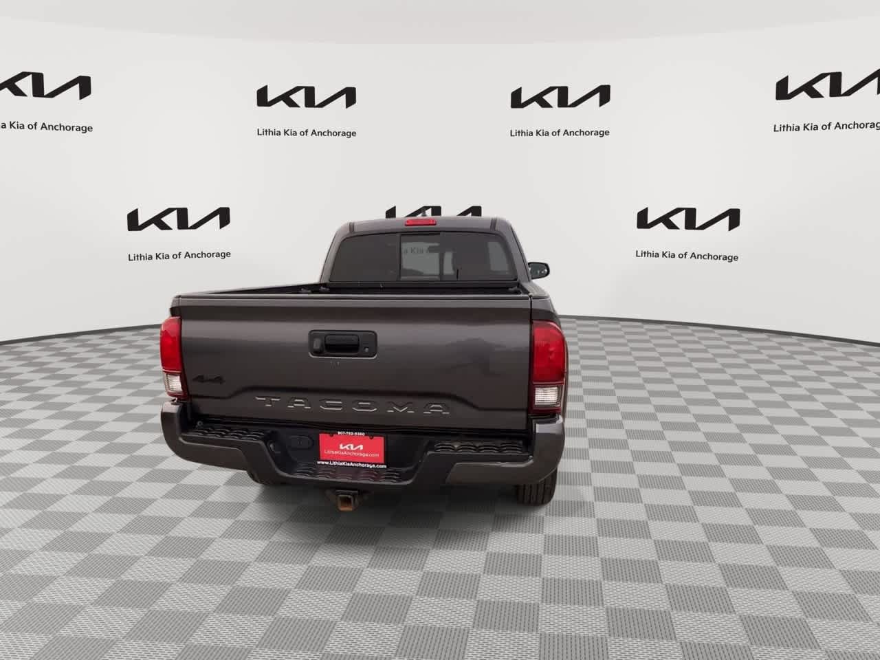 Used 2022 Toyota Tacoma SR w/ SX Package AWD/4WD image 7