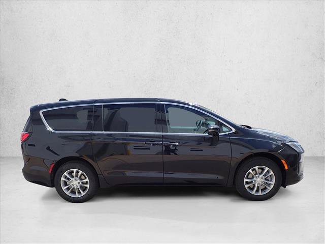 New 2027 Chrysler Pacifica Select w/ Family Tech Group AWD/4WD image 5