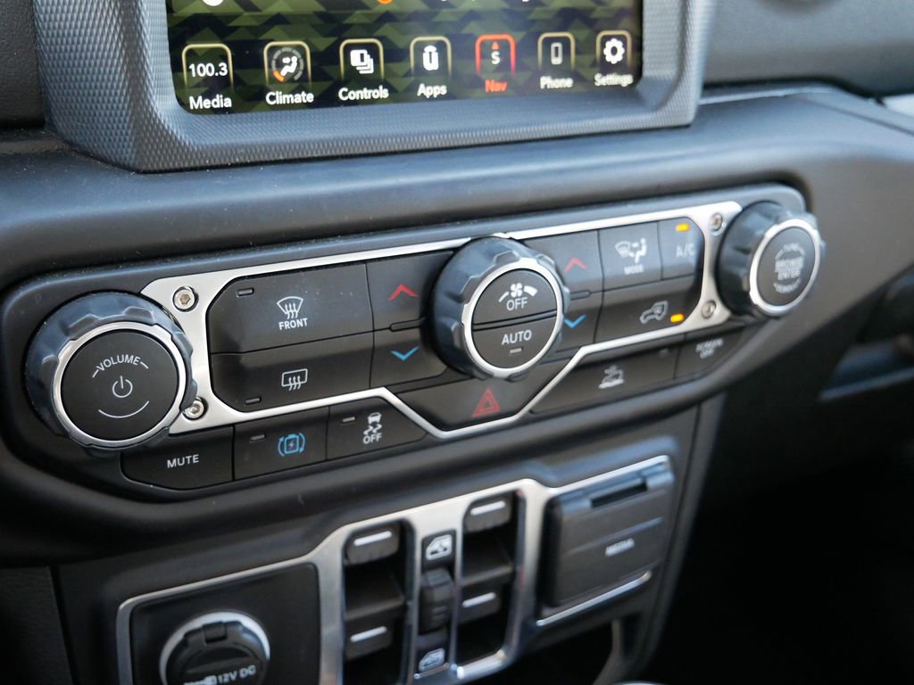 Used 2023 Jeep Wrangler Unlimited Sahara AWD/4WD image 25