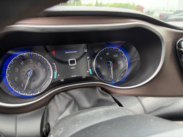 Used 2019 Chrysler Pacifica Touring-L Plus FWD image 5