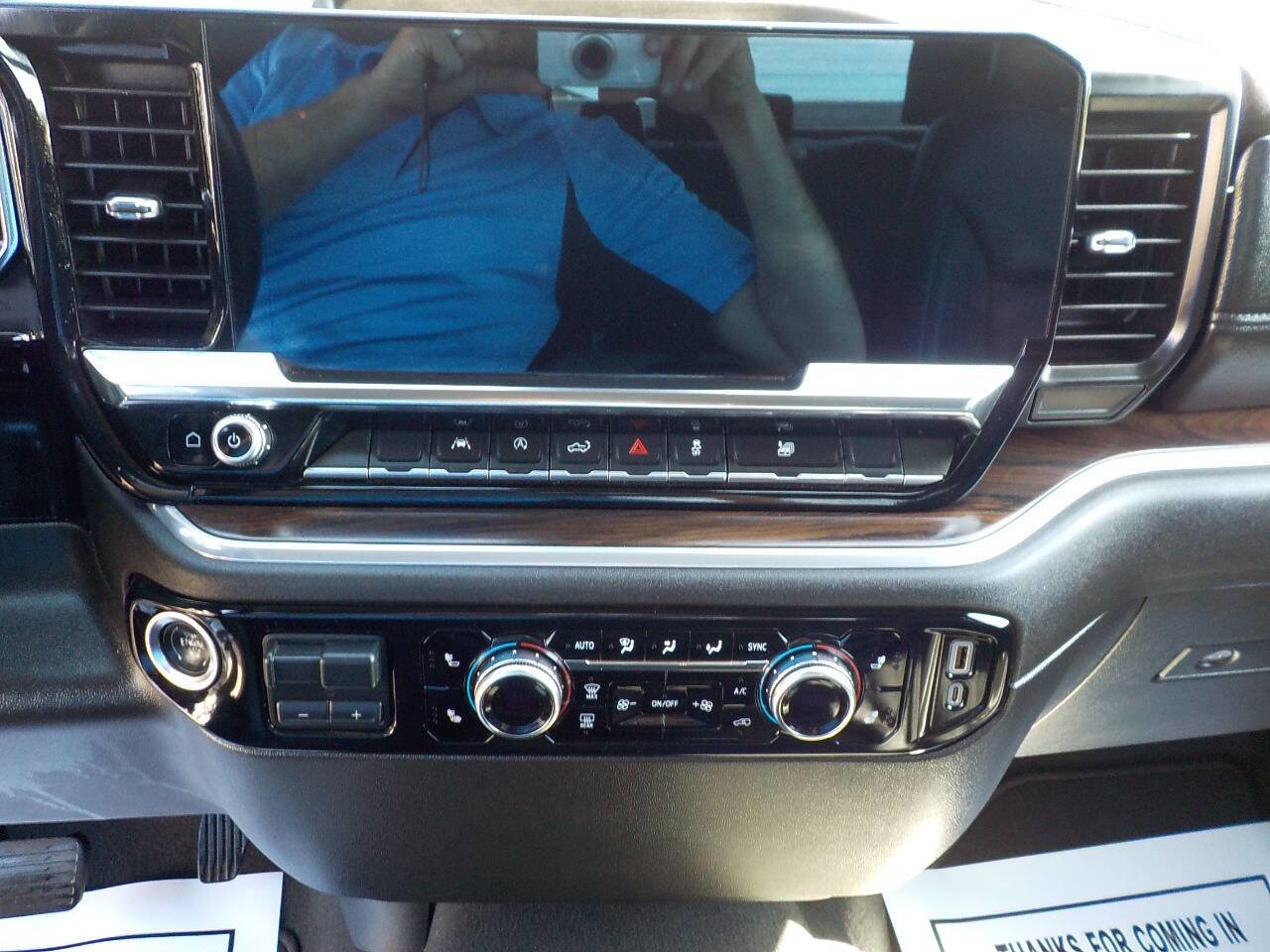 Used 2025 GMC Sierra 1500 SLT AWD/4WD image 17