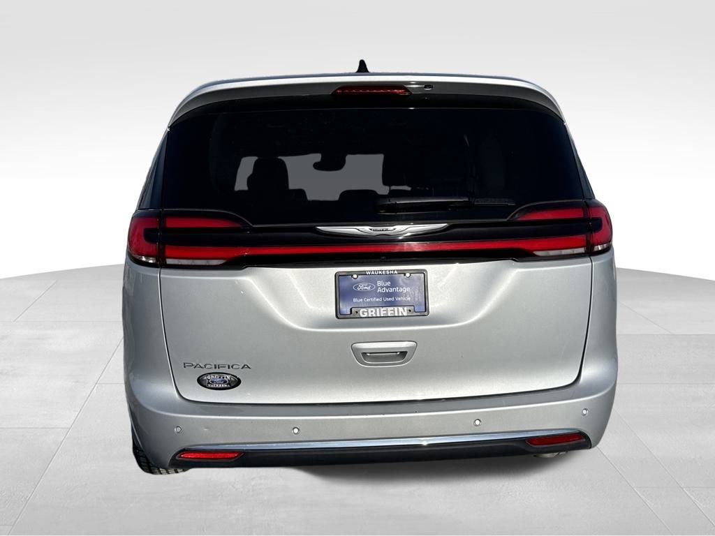 Used 2024 Chrysler Pacifica Touring-L image 6
