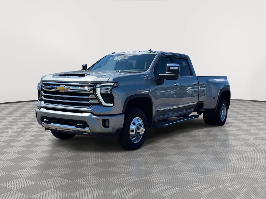 Used 2025 Chevrolet Silverado 3500 High Country AWD/4WD image 3
