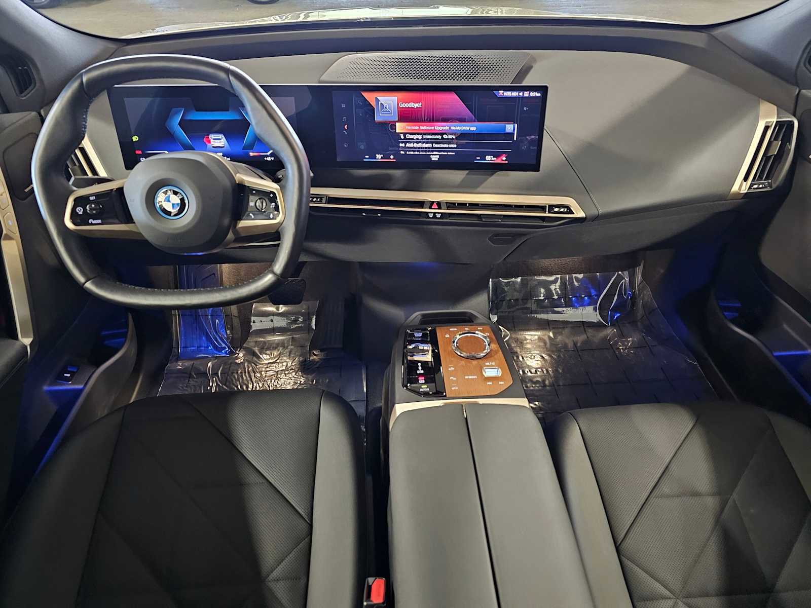 Used 2023 BMW iX xDrive50 w/ Premium Package image 9