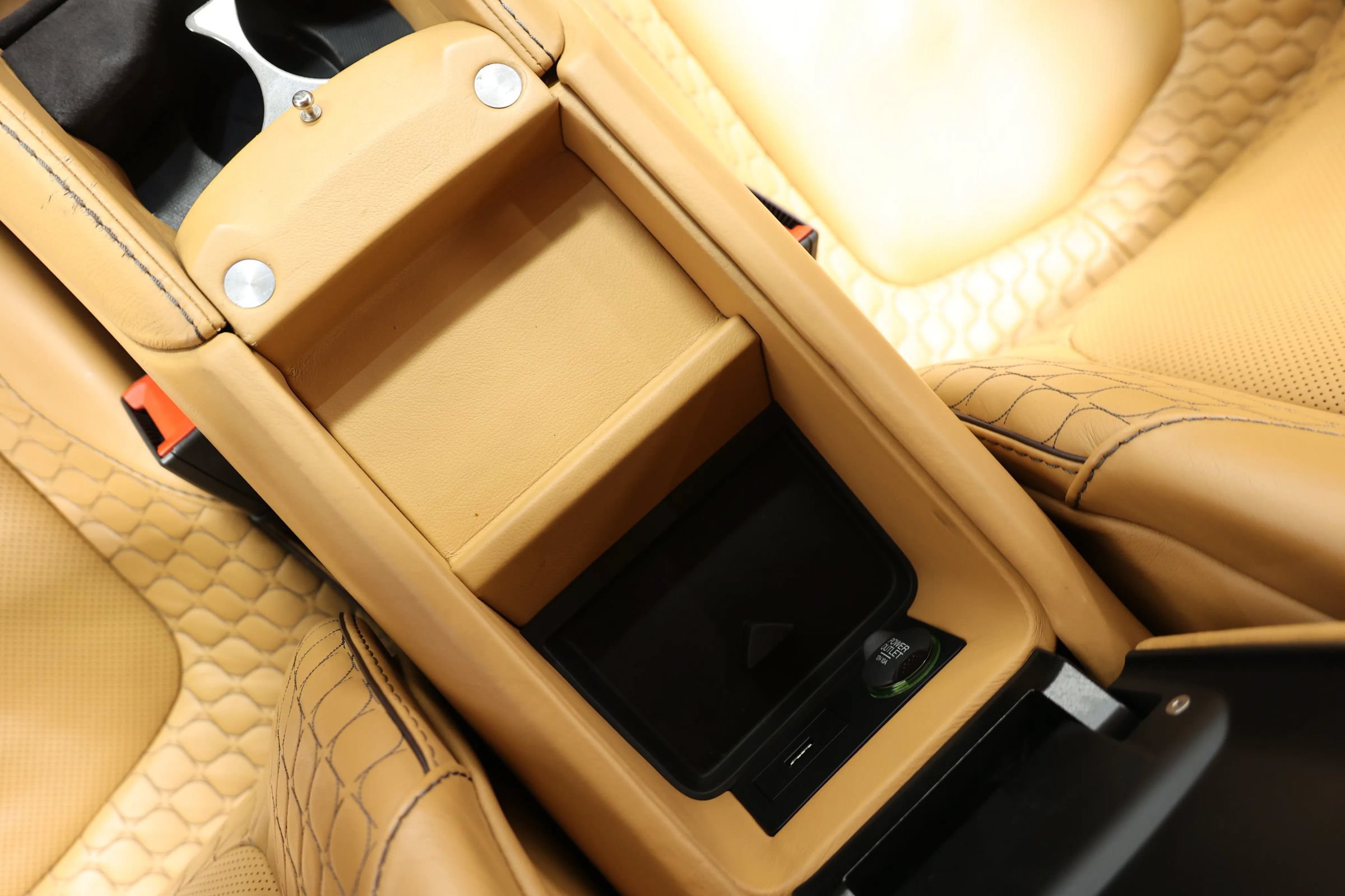 Used 2015 Aston Martin Vanquish Volante RWD image 37