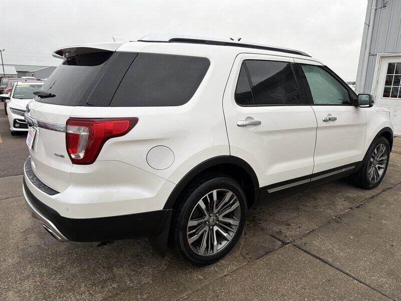 Used 2017 Ford Explorer Platinum image 5