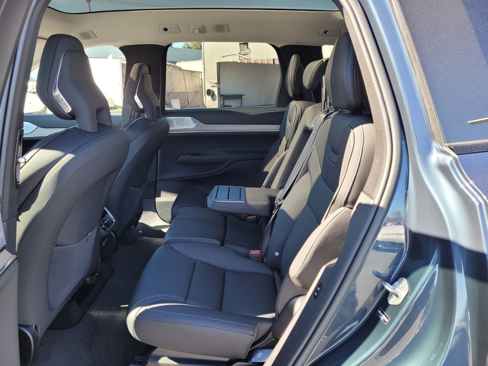 Used 2025 Volvo EX90 Ultra image 11