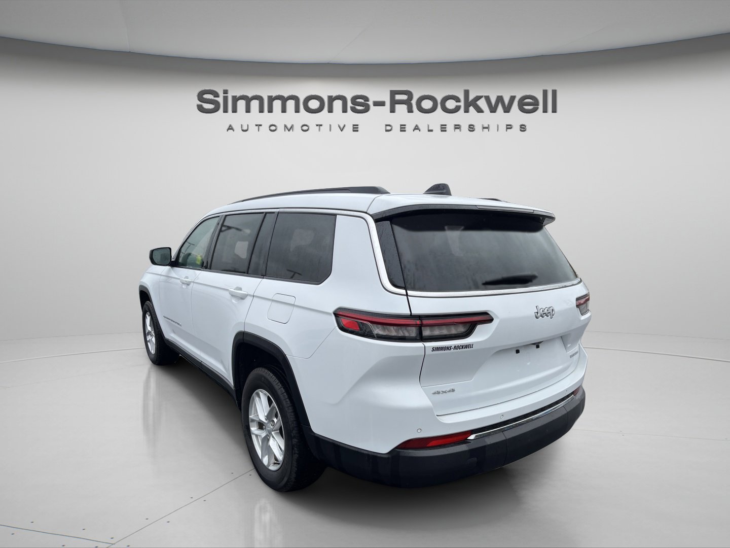 Used 2024 Jeep Grand Cherokee L Laredo w/ Luxury Tech Group I image 5