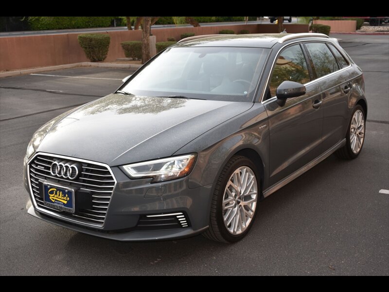 Used 2018 Audi A3 e-tron Premium Plus w/ Technology Package FWD image 3