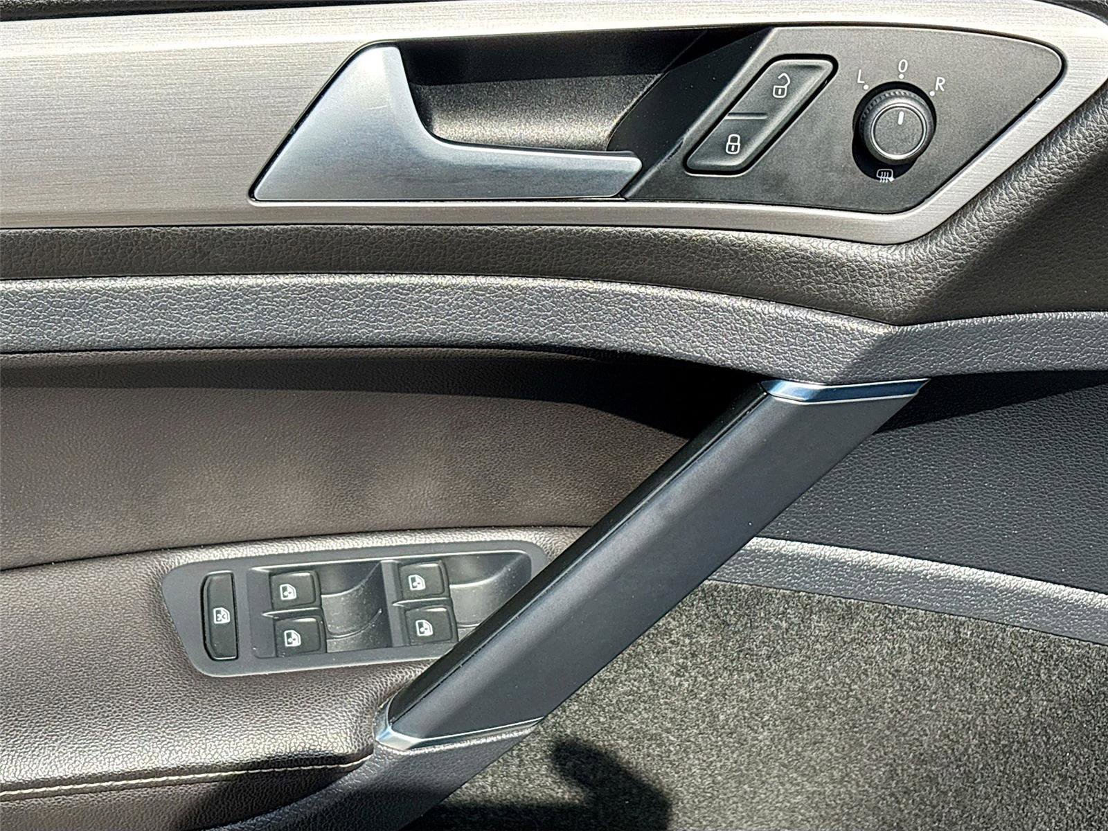 Used 2017 Volkswagen Golf Wolfsburg Edition image 17