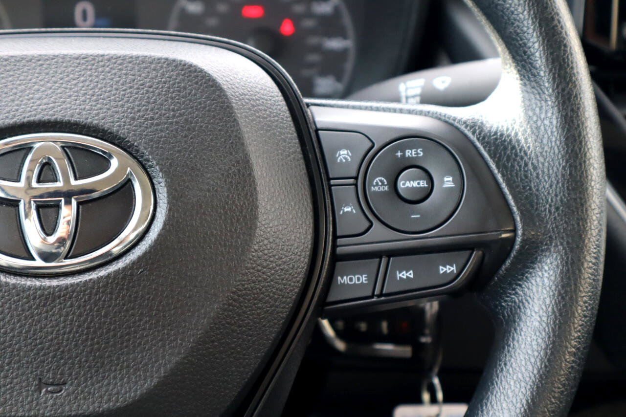 Used 2024 Toyota Corolla LE image 29