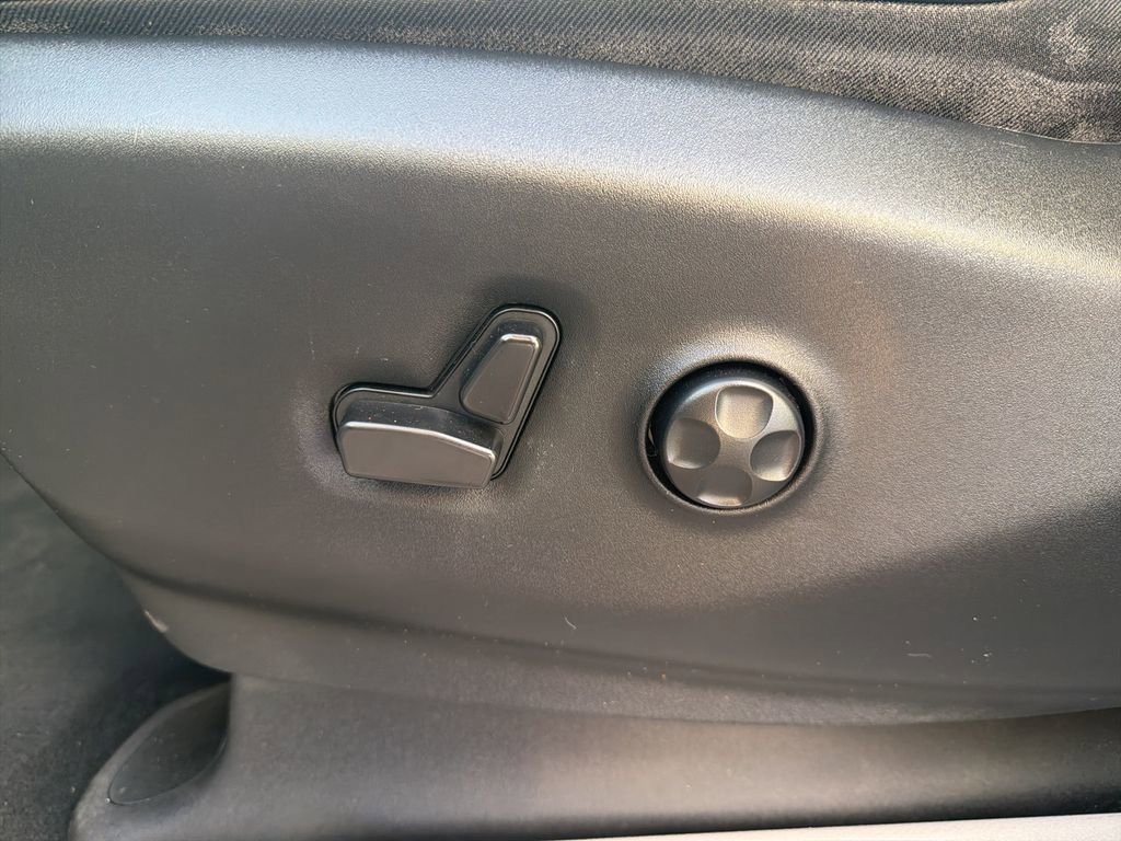 Used 2024 Chrysler Pacifica Touring-L FWD image 85