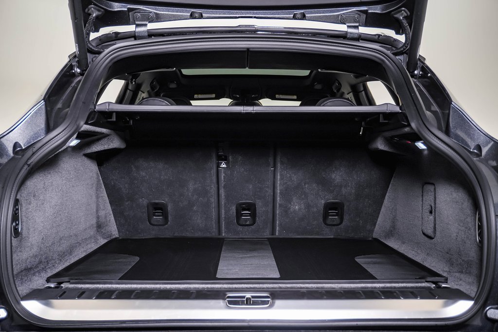 Used 2025 Aston Martin DBX 707 image 30