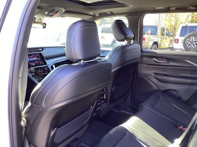 New 2025 Jeep Grand Cherokee 4WD image 21
