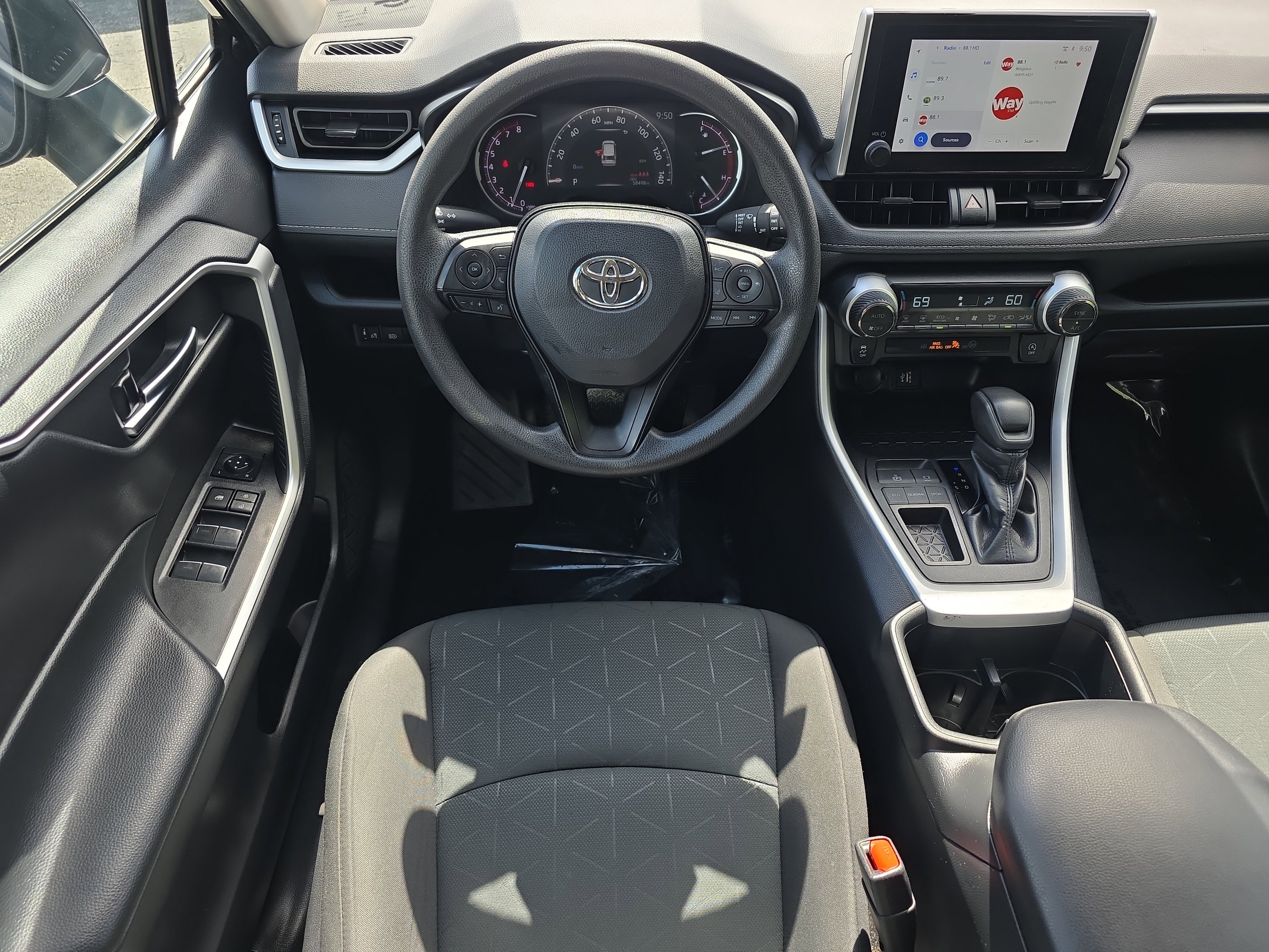 Used 2024 Toyota RAV4 XLE FWD image 20