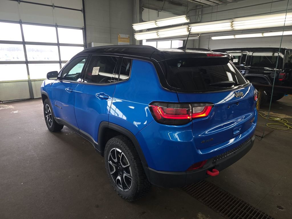 Used 2025 Jeep Compass Trailhawk w/ Trailhawk Elite Group image 4