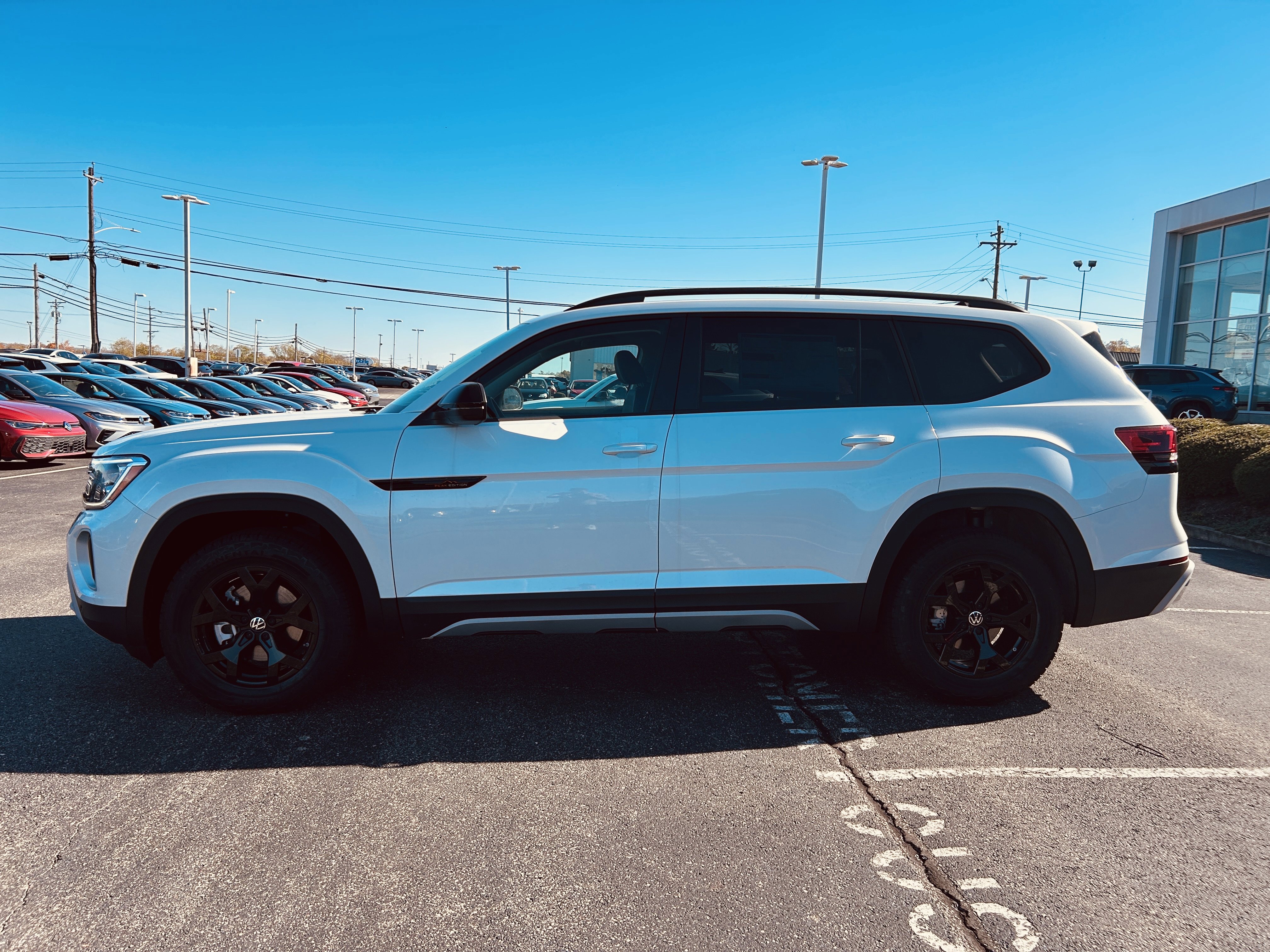 New 2026 Volkswagen Atlas Peak Edition image 4