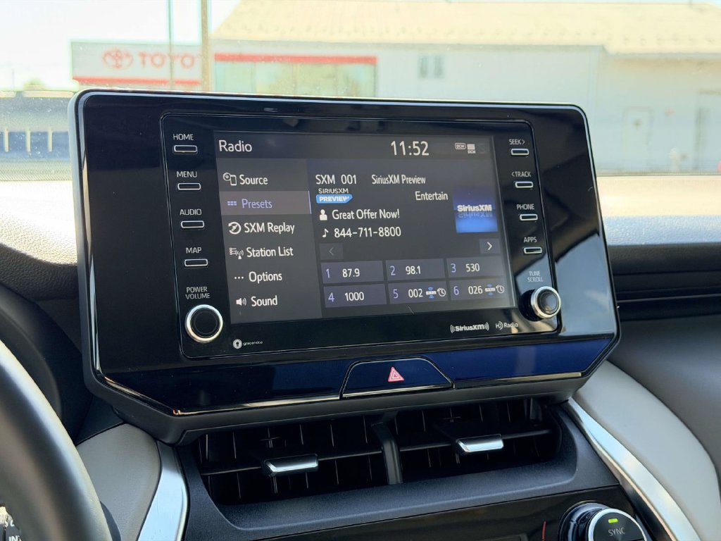 Certified 2021 Toyota Venza XLE w/ Softex Package AWD/4WD image 3
