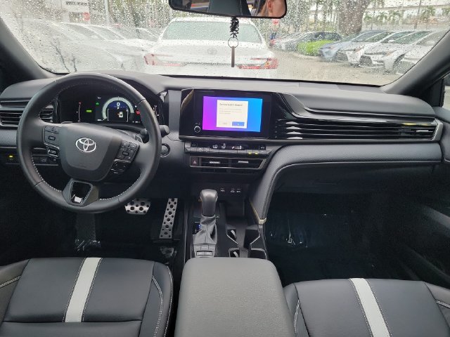 Used 2025 Toyota Camry SE FWD image 9