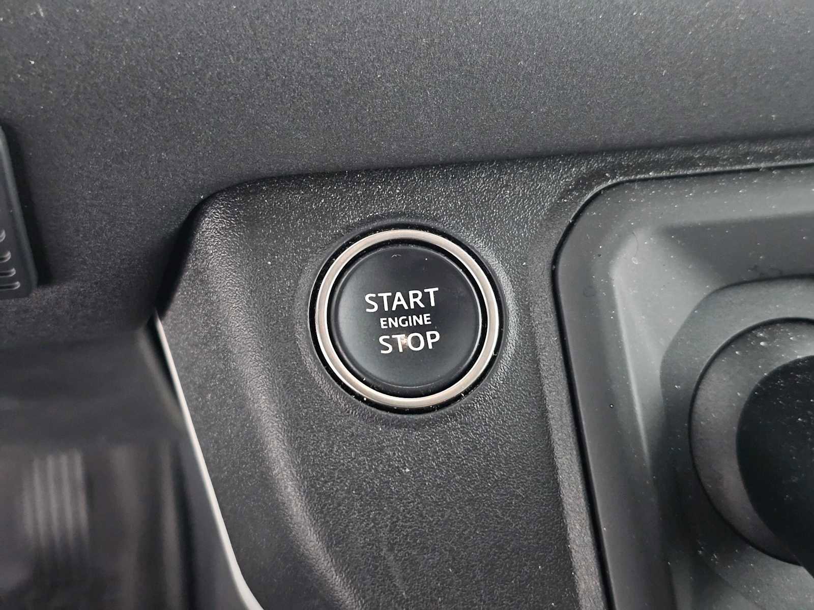 Used 2023 Land Rover Defender 130 SE image 30