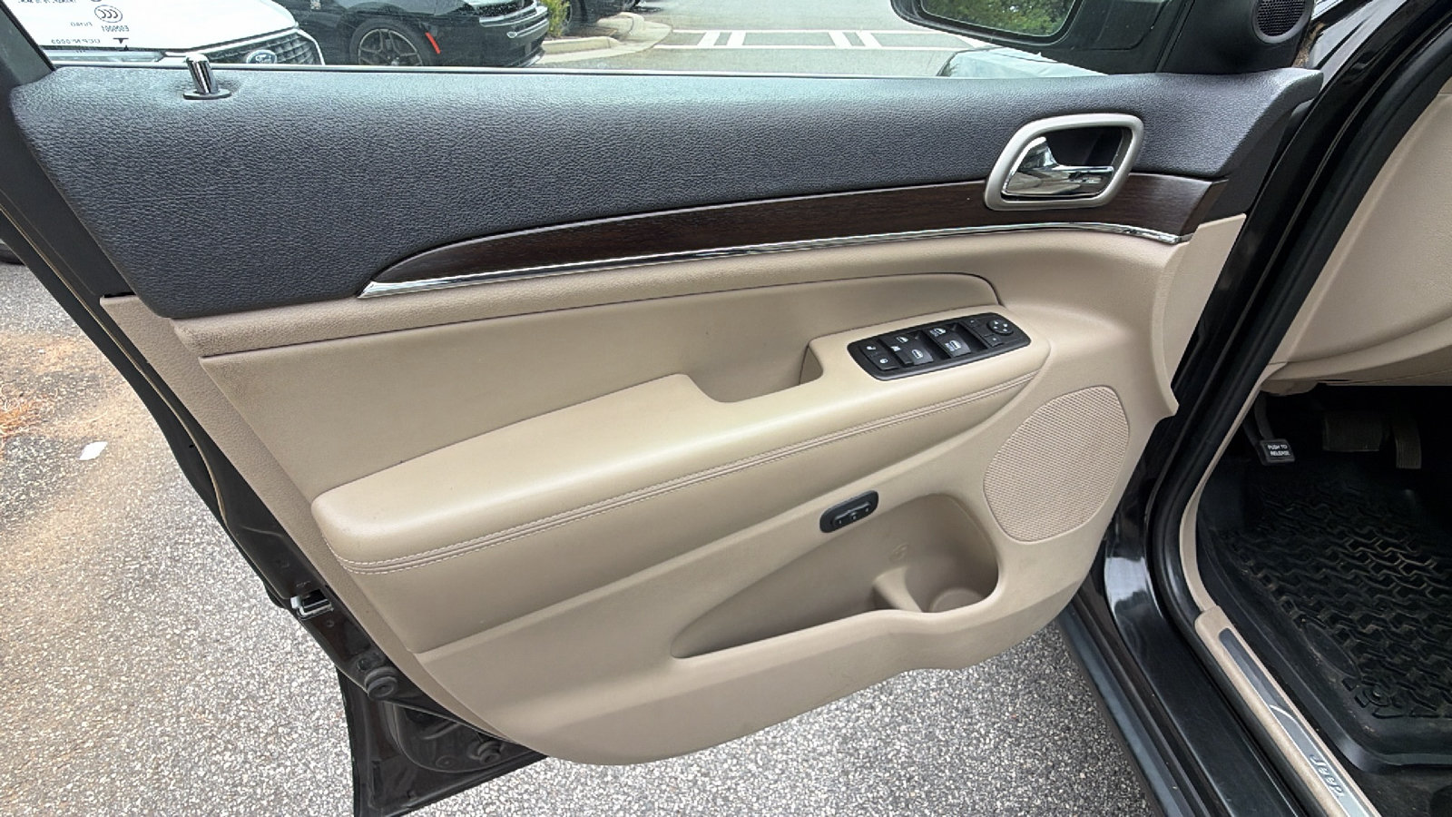 Used 2015 Jeep Grand Cherokee Limited w/ Luxury Group II AWD/4WD image 14
