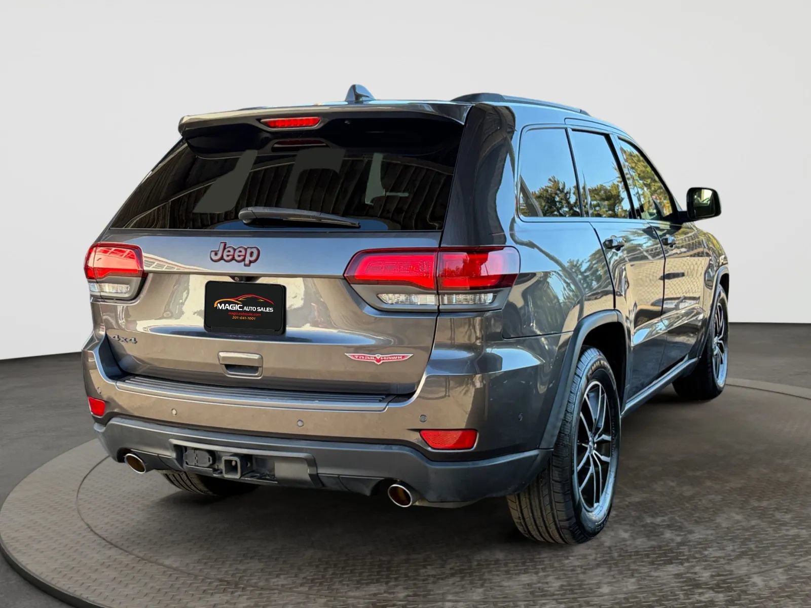 Used 2017 Jeep Grand Cherokee Trailhawk w/ Trailhawk Luxury Group AWD/4WD image 10