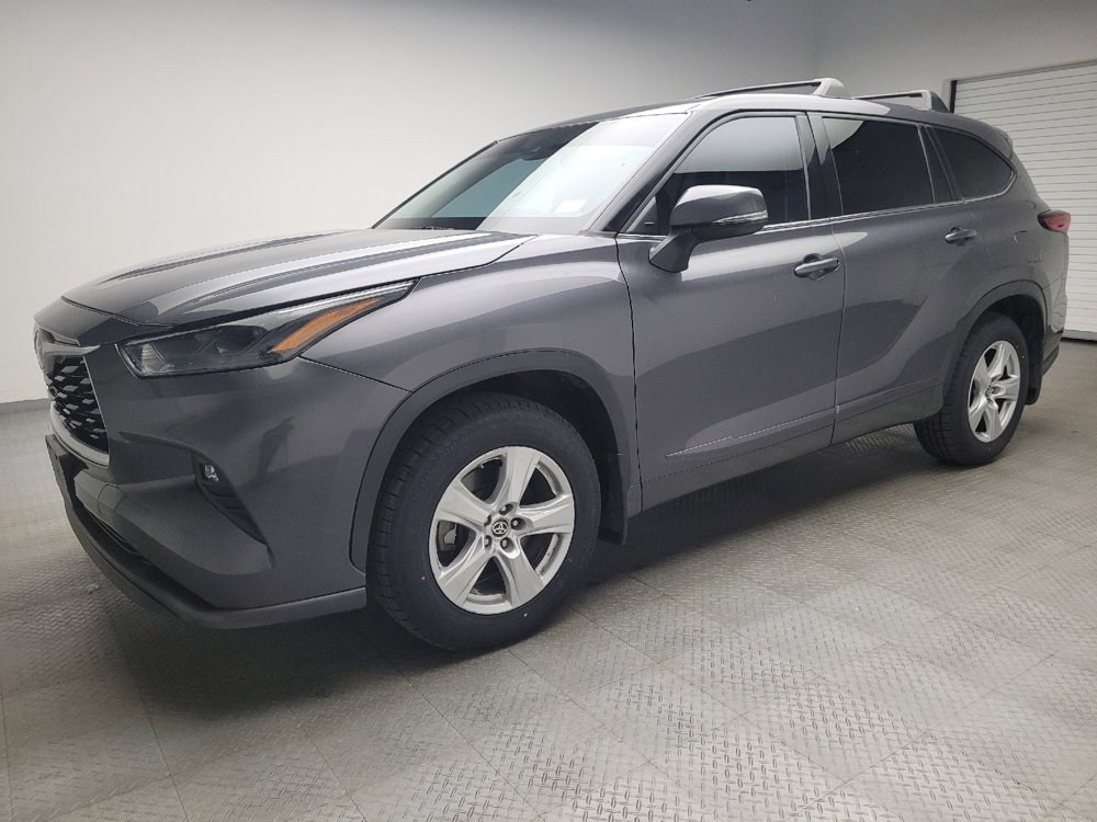 Used 2022 Toyota Highlander LE image 2