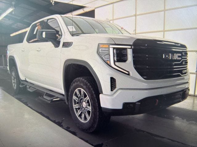 Used 2024 GMC Sierra 1500 AT4 w/ Technology Package AWD/4WD image 1