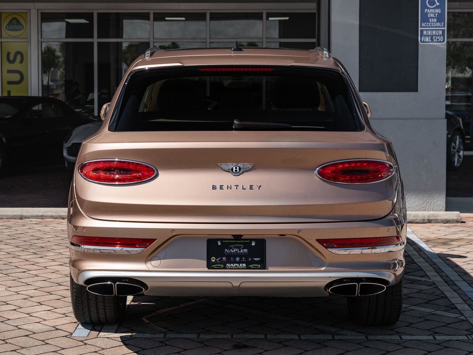 Used 2023 Bentley Bentayga Extended Wheelbase image 33